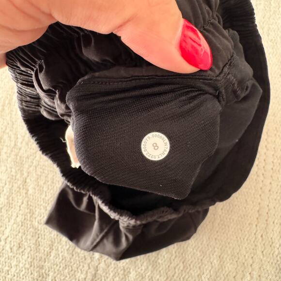 Lululemon Black Hotty Hot Short II Long 4" Inseam Short Size 8 Workout - Picture 5 of 9